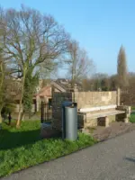 WA211 5 Zitbank bij Witte Sluis Grebbedijk Dijkstraat na restauratie 2015 JPG