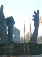 WA210 4 Handen brons Hotelschool Marijkeweg 5 Robbert Kamphuis jpg