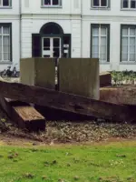 WA167 1 Beeld van hout en steen vh Gen Foulkesweg 64 verdwenen na 1999 Scheffer jpg