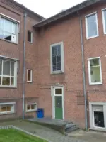 WA102 3 Glas in loodraam Figuur in Landschap Trappenhuis hoek binnenterrein Scheikunde Tuinlaan Marius de Leeuw jpg