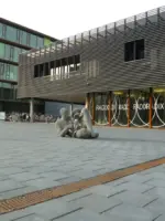 WA145 1 Liggende Figuur Campus WUR midden Van Kralingen jpg