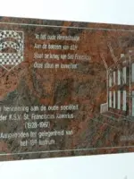 WA056 3 Plaquette sociëteit KSV in doorgang Heerenstraat 16 18 JPG
