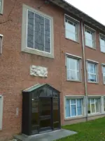WA103 3 Gevelreliëf Mestkevers Dreijenlaan jpg