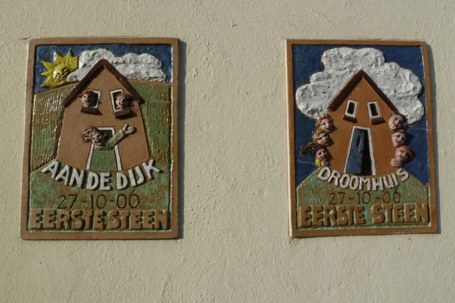 WA173 2 Gevelstenen Droomhuis Niemeijerstraat 35 jpg