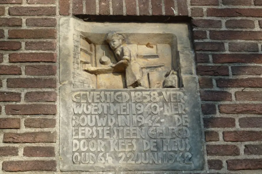 WA059 2 Gevelsteen Hoogstraat Emmapark jpg
