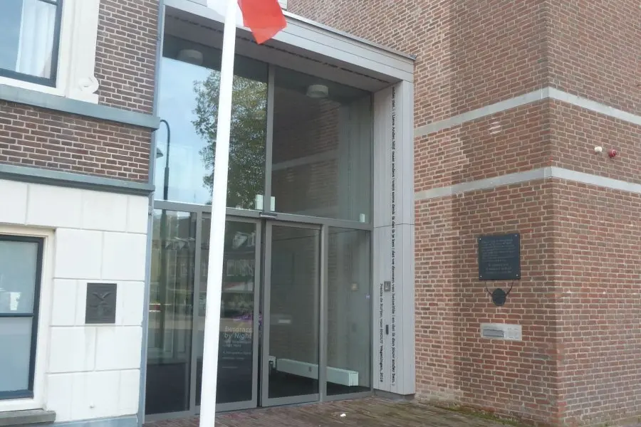 WA274 1 Gedicht Lieve Ander Ivanka de Ruijter Stadhuis entree JPG