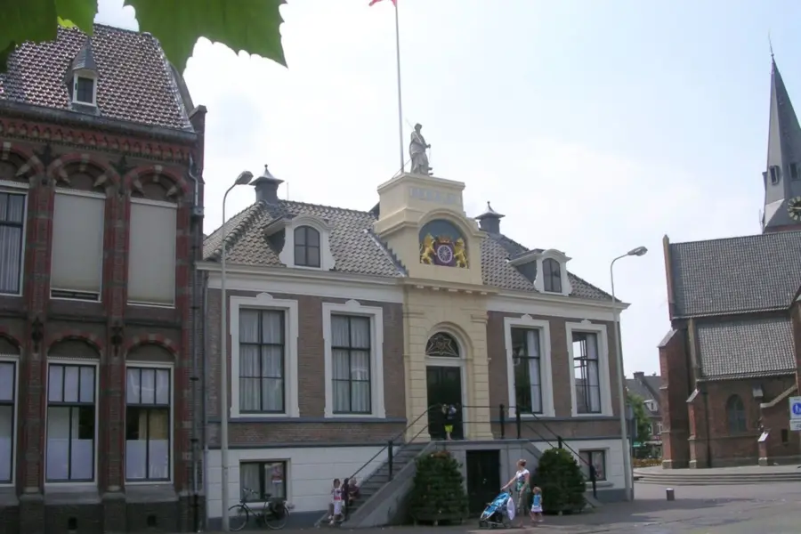 WA001 1 Justitia Stadhuis Markt Van Logteren JPG