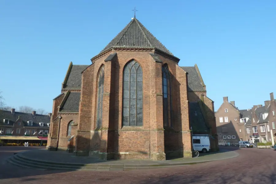 WA169 1 Herdenkingsraam Bevrijding 1940 1945 Grote Kerk Markt Van Nispen tot Pannerden jpg
