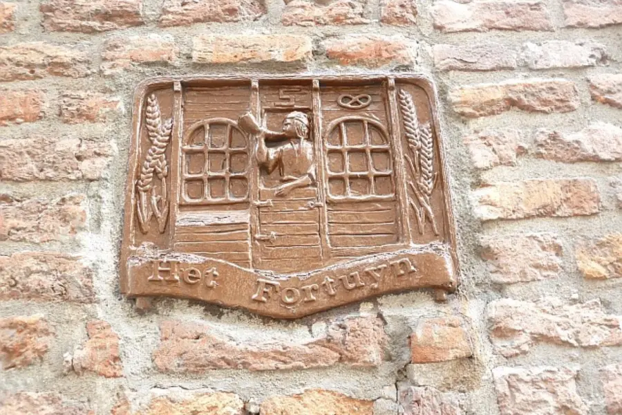 WA128 3 Identieke gevelsteen Het Fortuyn Den Bosch jpg