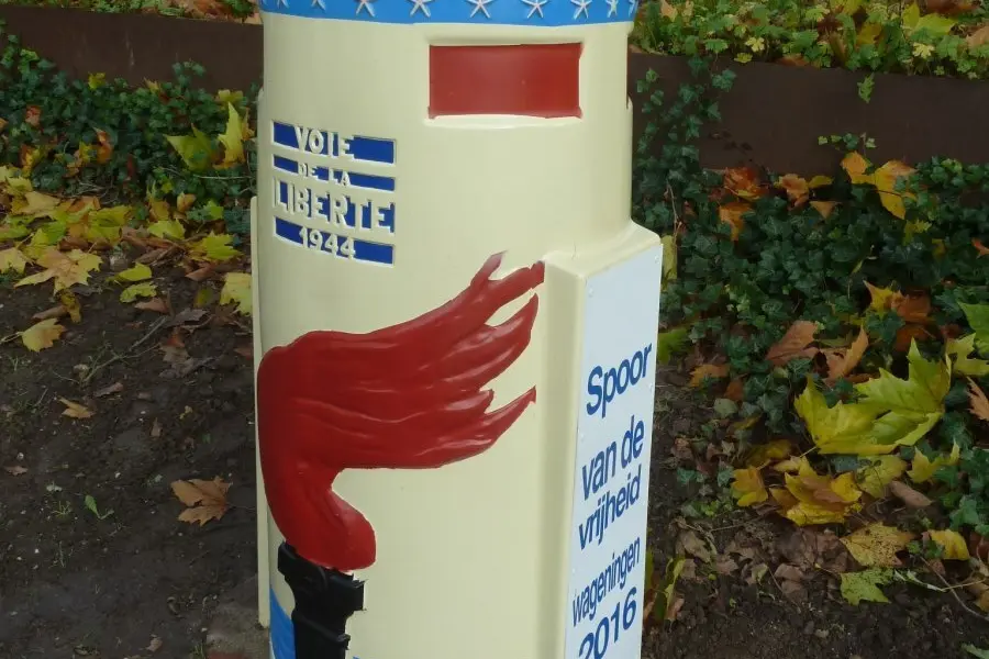 WA248 2 Zuil Spoor van de vrijheid Bowlespark 1 A2 jpg
