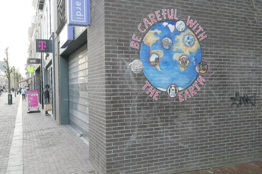 WA285 1 Muurschildering Be Careful with the earth Beuning Hoogstr Tijn Meijer zu Schlochtern dec 2020 jpg