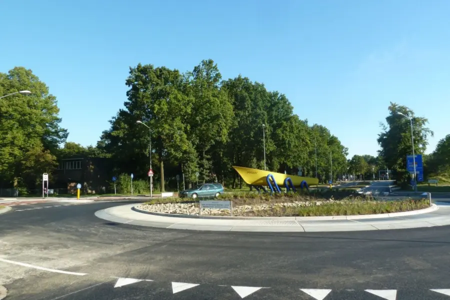 WA216 1 Rotondekunst Marin en andere bedrijven Kortenoord Allee Marijkeweg 2013 Voorlichters Marin jpg