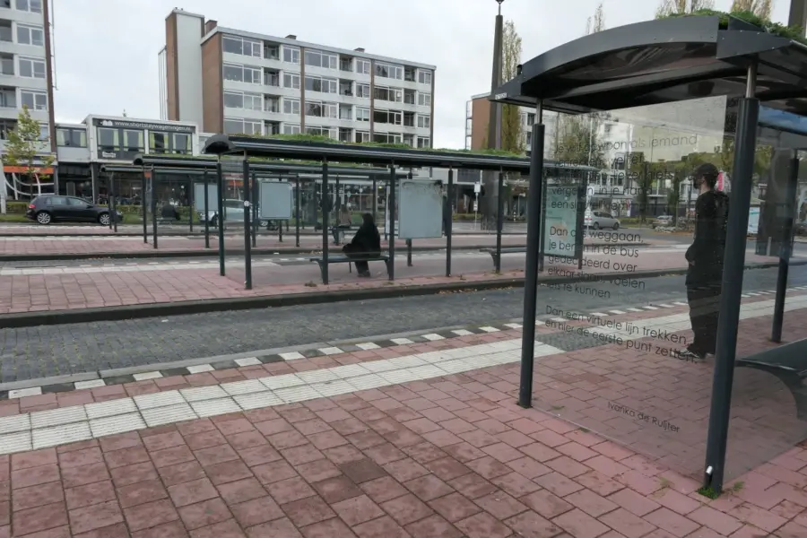 WA296 1 Bushokjesgedichten Busstation Stadsbrink 2021 JPG