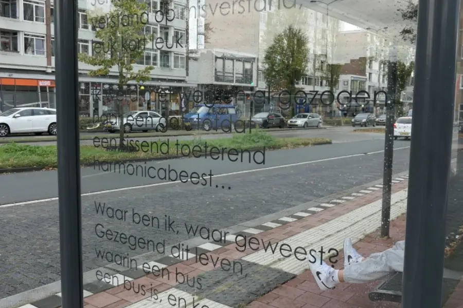 WA296 2 Bushokjesgedichten Busstation Stadsbrink 2021 jpg