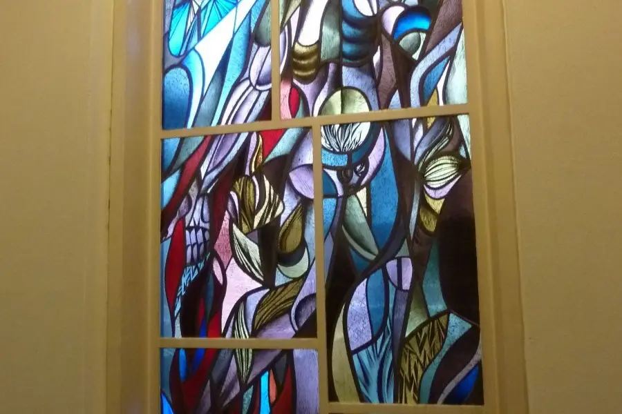 WA102 4 Glas in loodraam Figuur in Landschap Trappenhuis hoek Binnenterrein Scheikunde Tuinlaan Marius de Leeuw jpg