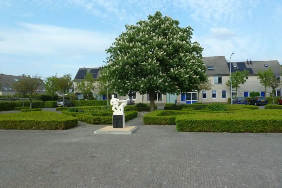 WA007 4 Herdenkingsbeeld sportmensen Mondriaanlaan Ben Guntenaar JPG