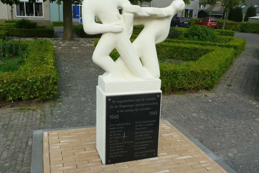 WA007 5 Herdenkingsbeeld sportmensen Mondriaanlaan Ben Guntenaar JPG
