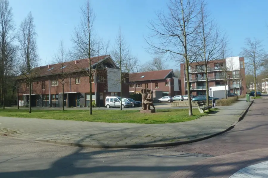 WA017 4 Twee kinderen onder een vlag Sondaar Dobbelmann locatie 2019 Nobelweg Kolkakkerweg JPG