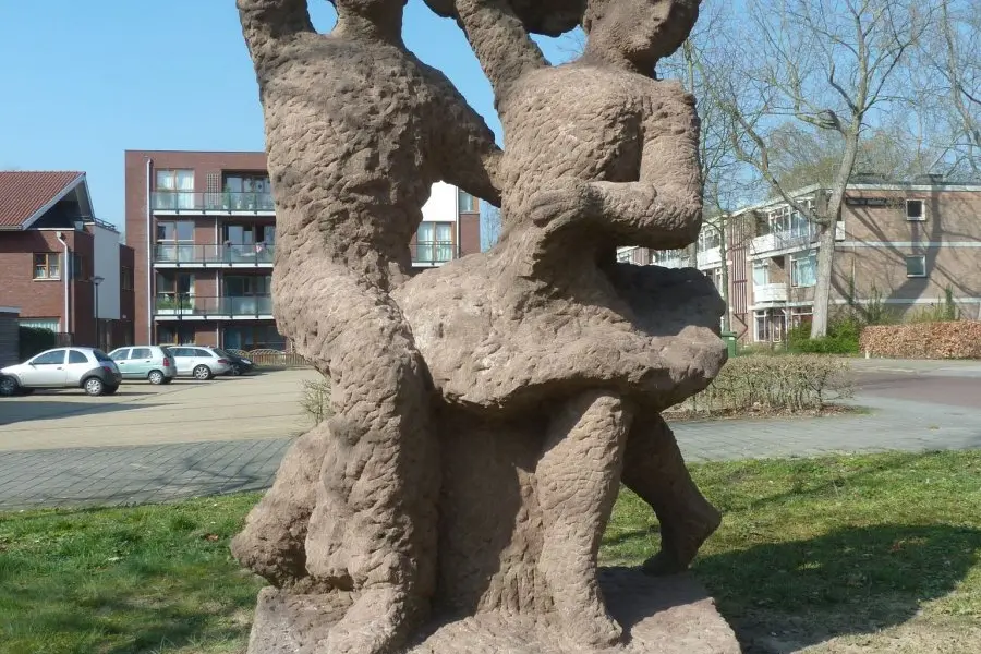 WA017 5 Twee kinderen onder een vlag Sondaar Dobbelmann locatie 2019 Nobelweg Kolkakkerweg JPG