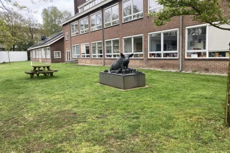WA321 1 Het varken Campus WUR Toon Grassens 2004 jpg