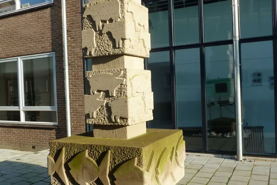 WA208 2 zt Dierenzuil Zodiac WUR Campus west Onbekend jpg