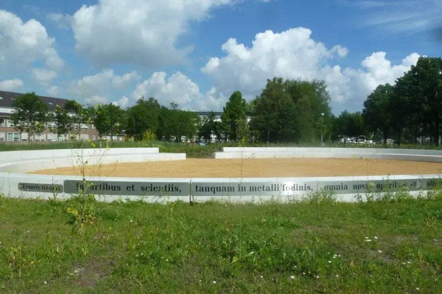 WA240 1 Amfitheater Campus JPG