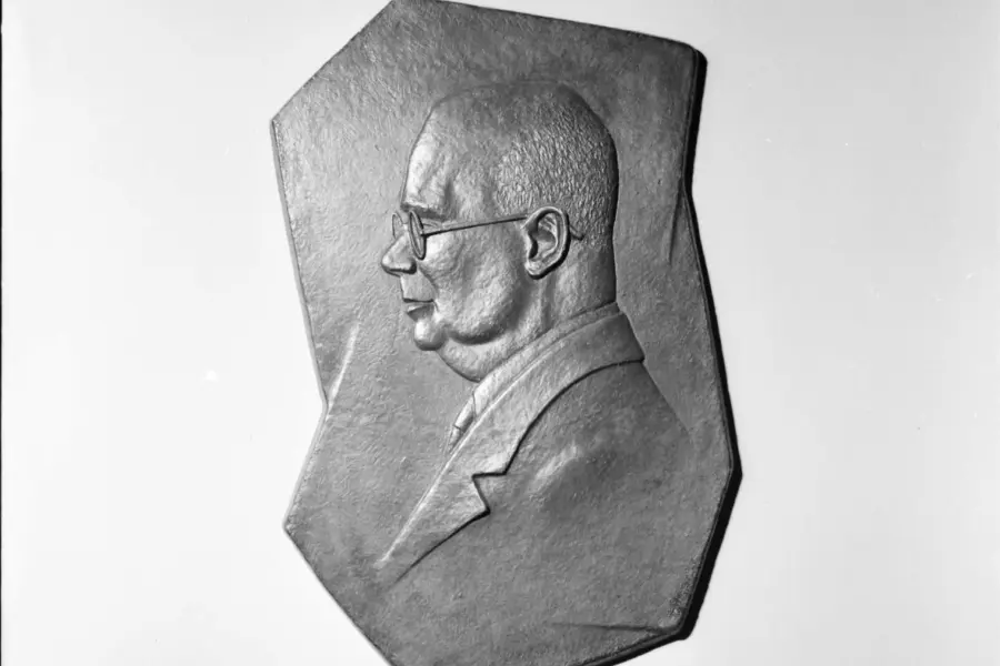 WA205 4 Plaquette dr Boes foto Rein Heij 1958 foto 96 Ziekenzorg Wageningen via Bart van Aller jpg