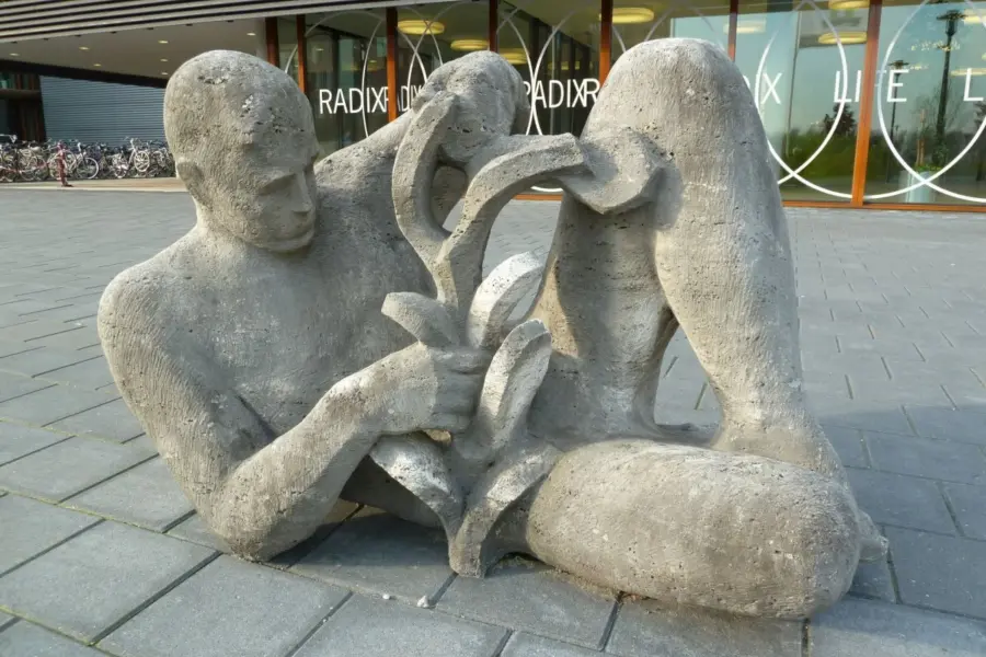 WA145 2 Liggende Figuur Campus WUR midden jpg