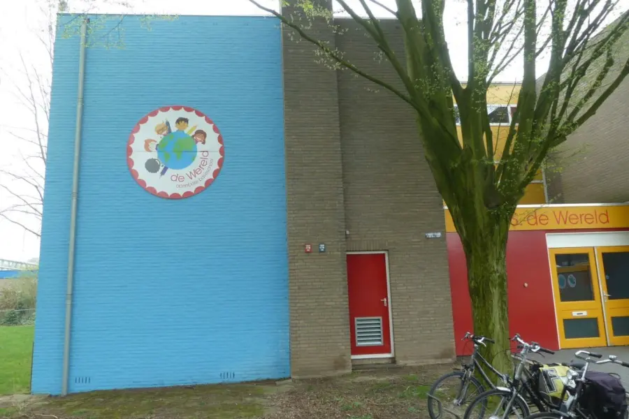 WA030 8 Voorheen Muurschildering Schaepmanstraat 161 Nuñez Overgeschilderd juli 2016 en nieuw logo JPG