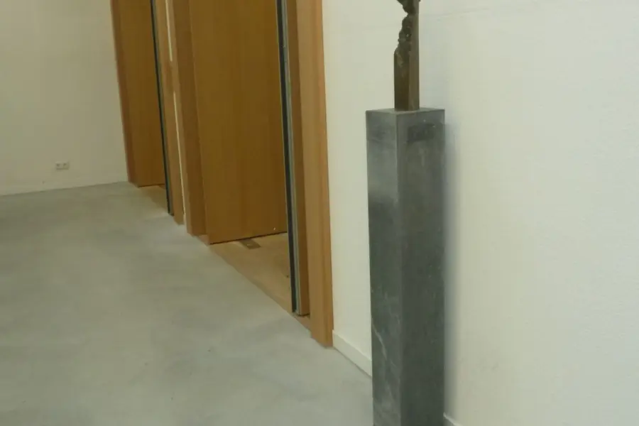 WA087 4 Brons Bevrijding 1945 1995 hal Stadhuis Markó Markov jpg