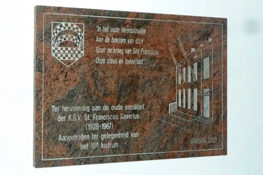 WA056 3 Plaquette sociëteit KSV in doorgang Heerenstraat 16 18 JPG