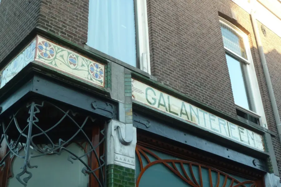 WA190 4 Tegelrand belettering Galanterieën Hoogstraat Molenstraat JPG