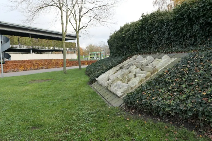 WA160 5 Gevelreliëf Het Verplegen Charles Eyck bij Gelderse Vallei JPG