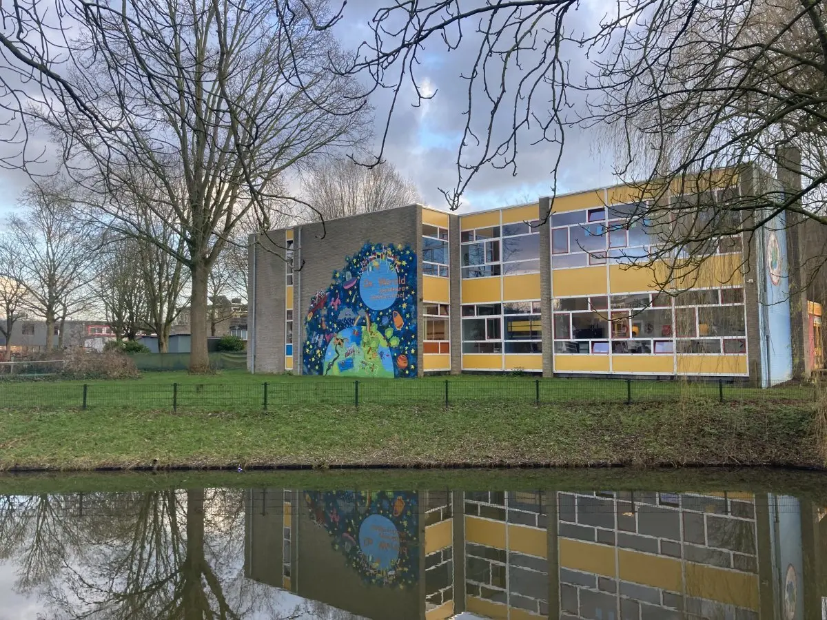 WA323 1 Muurschildering basisschool De Wereld Schaepmanstraat 161 Marianne Schokkenbroek 2023 JPG