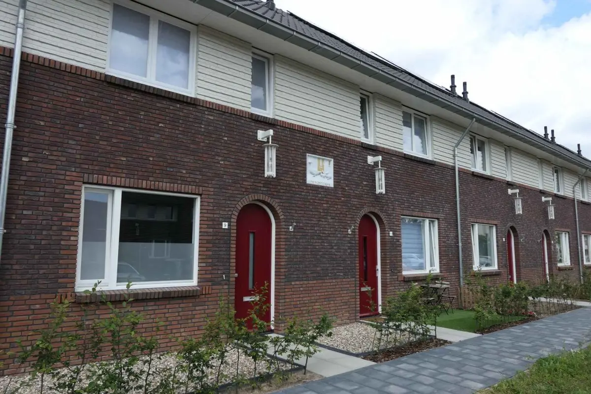 WA306 1 Gevelsteen De Voetgans Toon Rijkers Prof Hofsteestraat 9 11 jpg