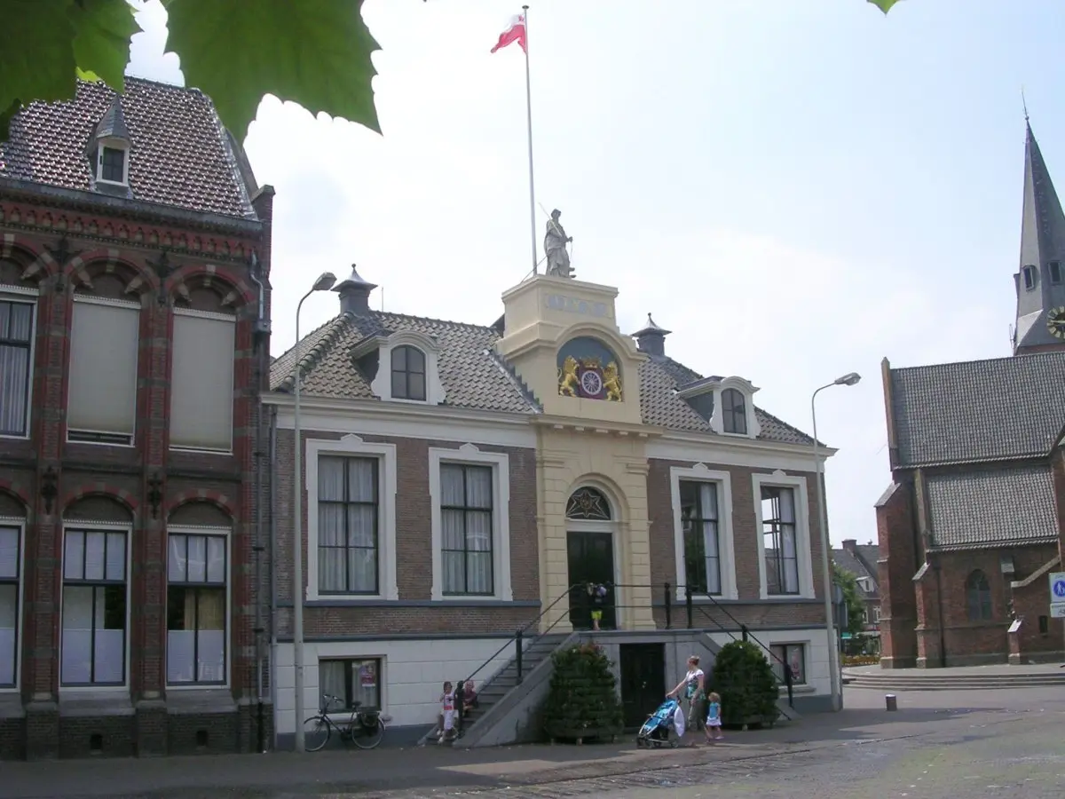 WA001 1 Justitia Stadhuis Markt Van Logteren JPG