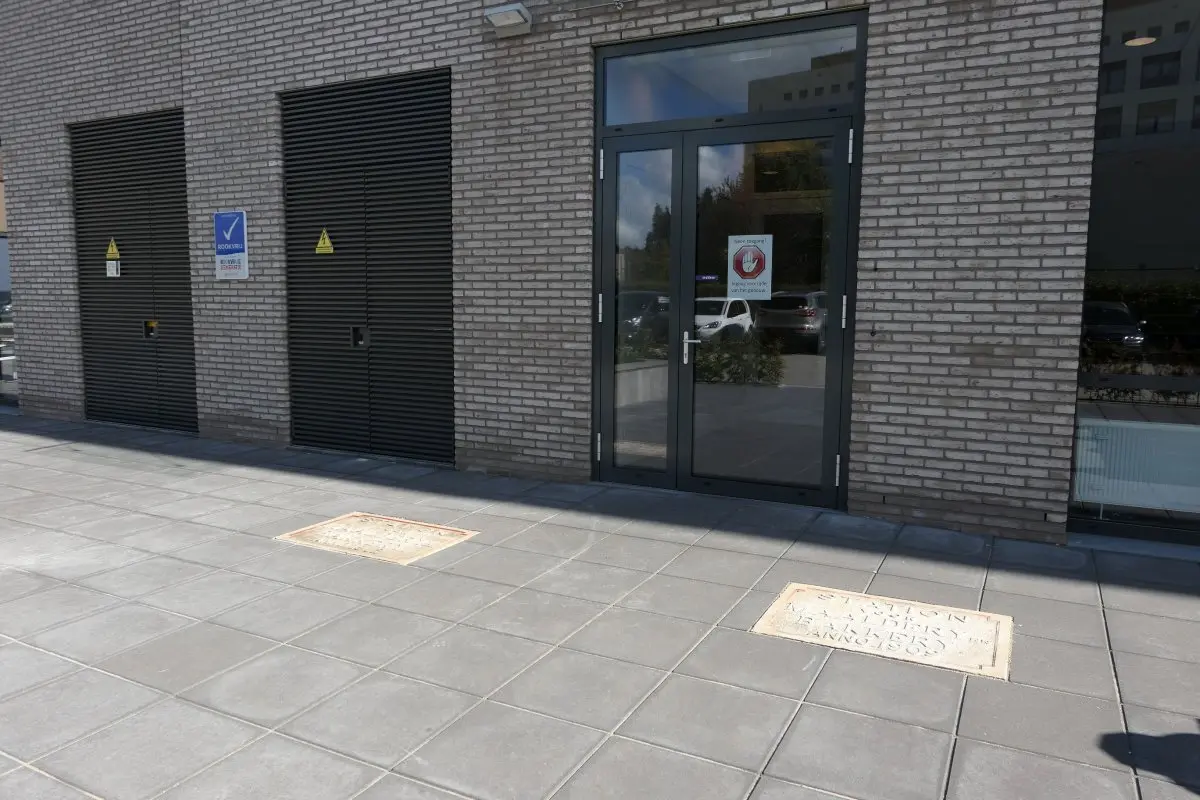 WA282 1 Gedenkstenen Station voor Maalderij Vakschool Marijkeweg JPG