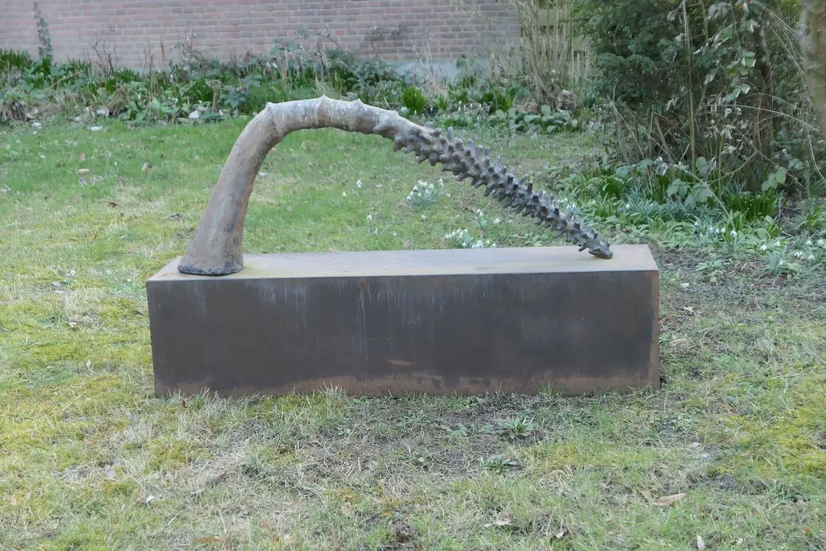WA287 2 Pijnboom brons Duivendaal Anneke Hermkens 2021 JPG