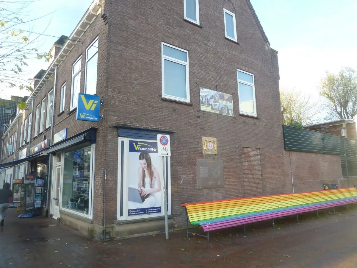 WA264 3 Regenboogbank Stationsstraat JPG