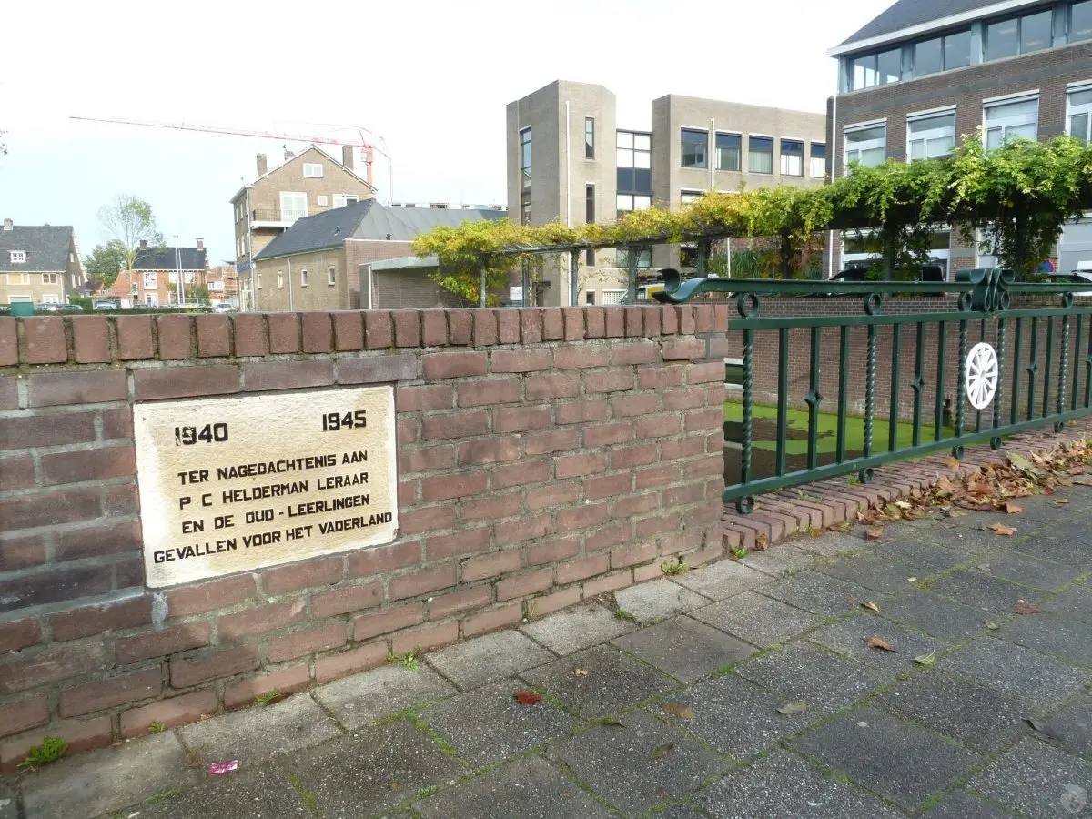 WA055 3 Gedenksteen Helderman Plantsoen Stadsgracht jpg