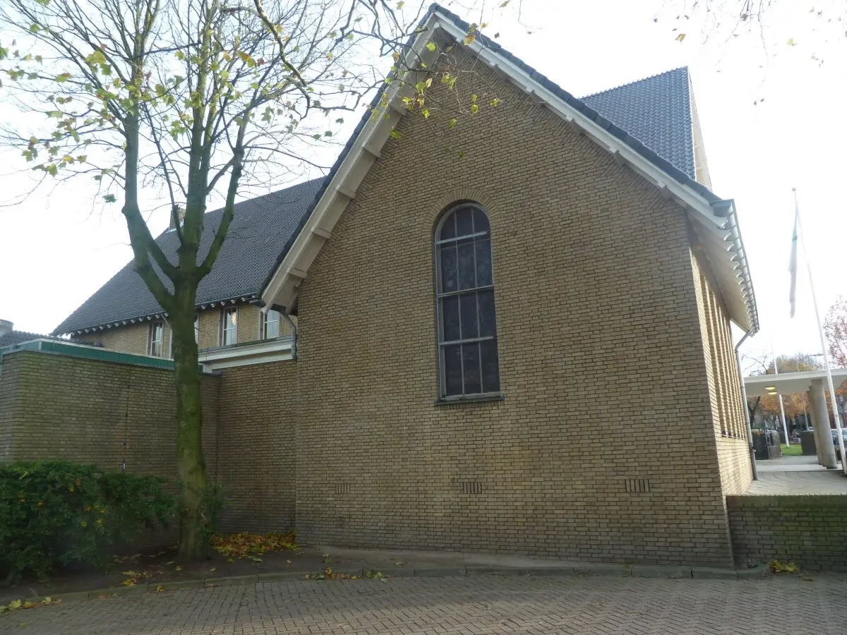 WA234 1 Herdenkingsraam Aula JPG