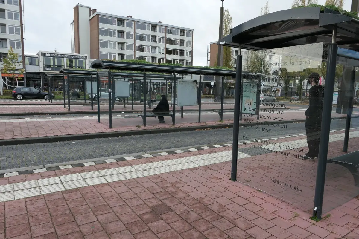 WA296 1 Bushokjesgedichten Busstation Stadsbrink 2021 JPG