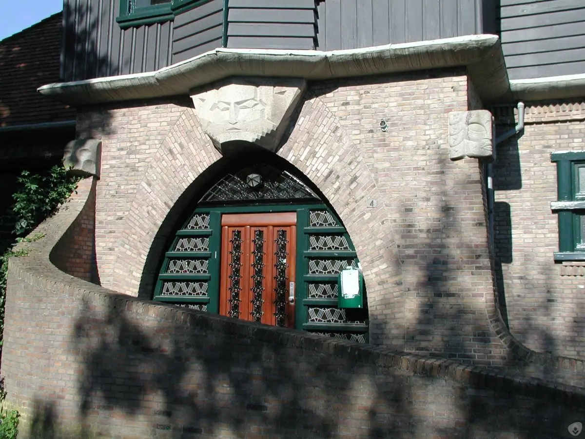 WA163 1 sluit en hoekstenen Maskers Hesseling van Suchtelenweg 4 entree oost Polet jpg