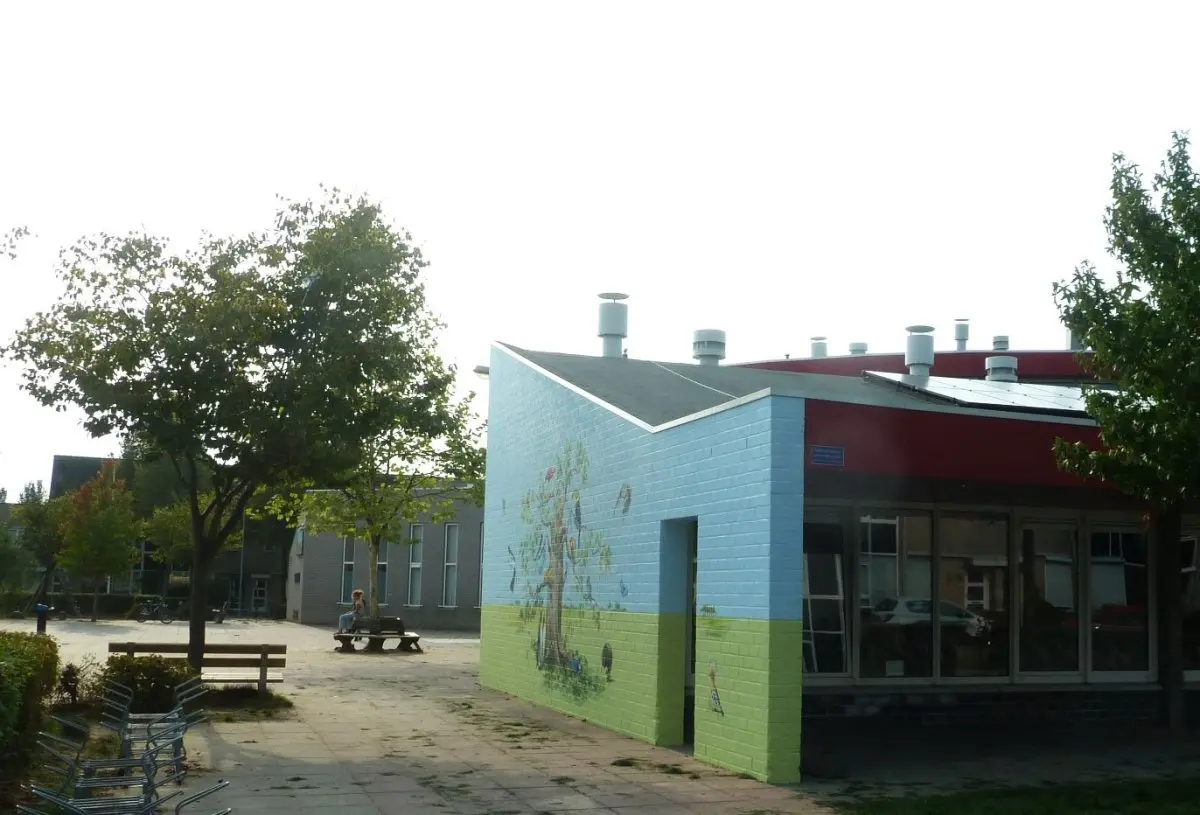 WA260 1 Muurschildering OBS De Nijenoord Hooilandplein Mientje Meussen 2018 jpg
