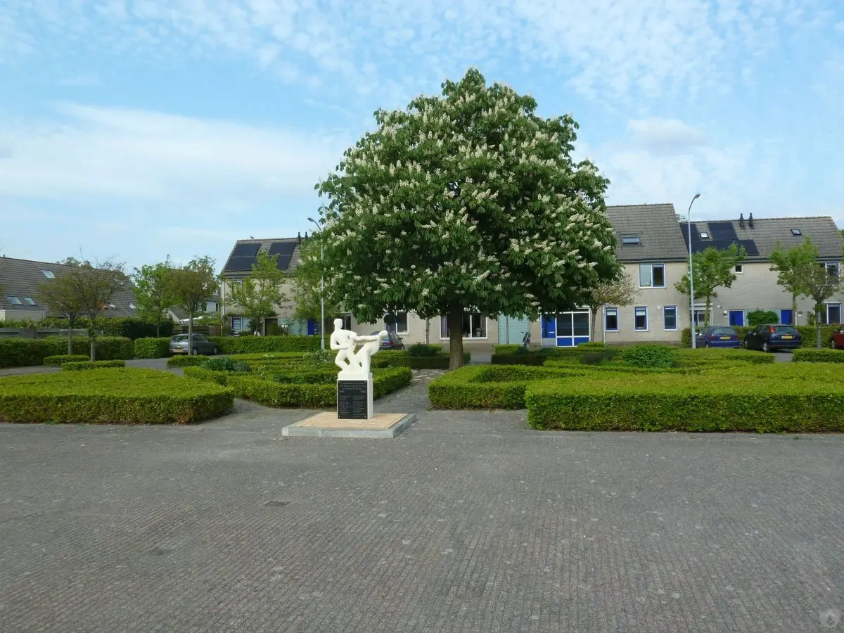 WA007 4 Herdenkingsbeeld sportmensen Mondriaanlaan Ben Guntenaar JPG