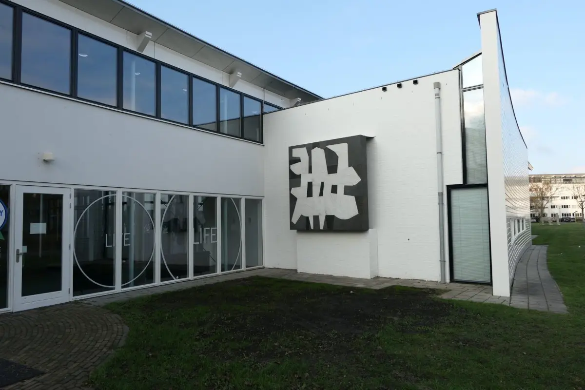 WA313 1 Gevelbeeld zonder titel Campus WUR Zodiac De Elst 1 George van der Wagt 1967 jpg