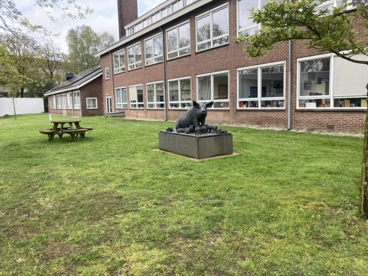 WA321 1 Het varken Campus WUR Toon Grassens 2004 jpg