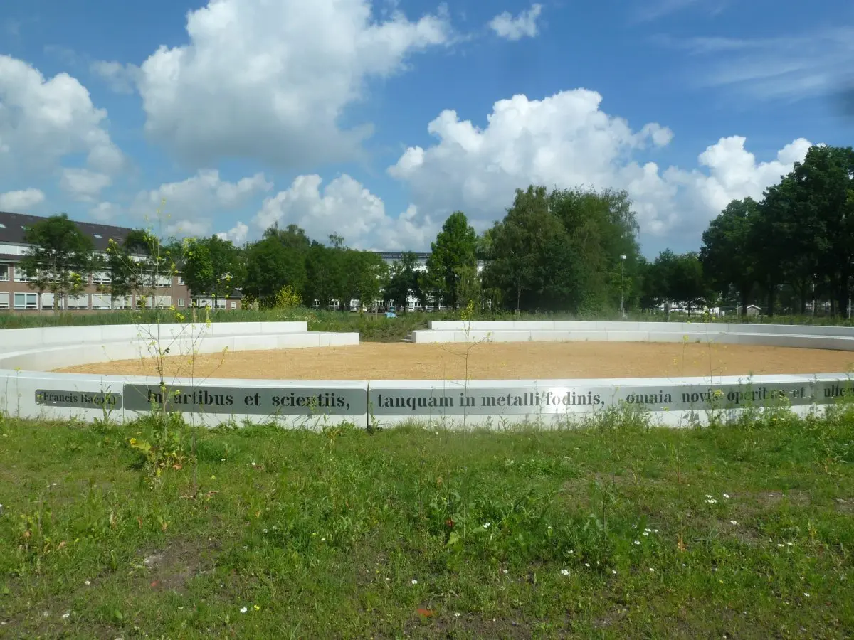 WA240 1 Amfitheater Campus JPG