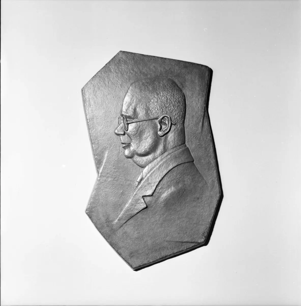 WA205 4 Plaquette dr Boes foto Rein Heij 1958 foto 96 Ziekenzorg Wageningen via Bart van Aller jpg