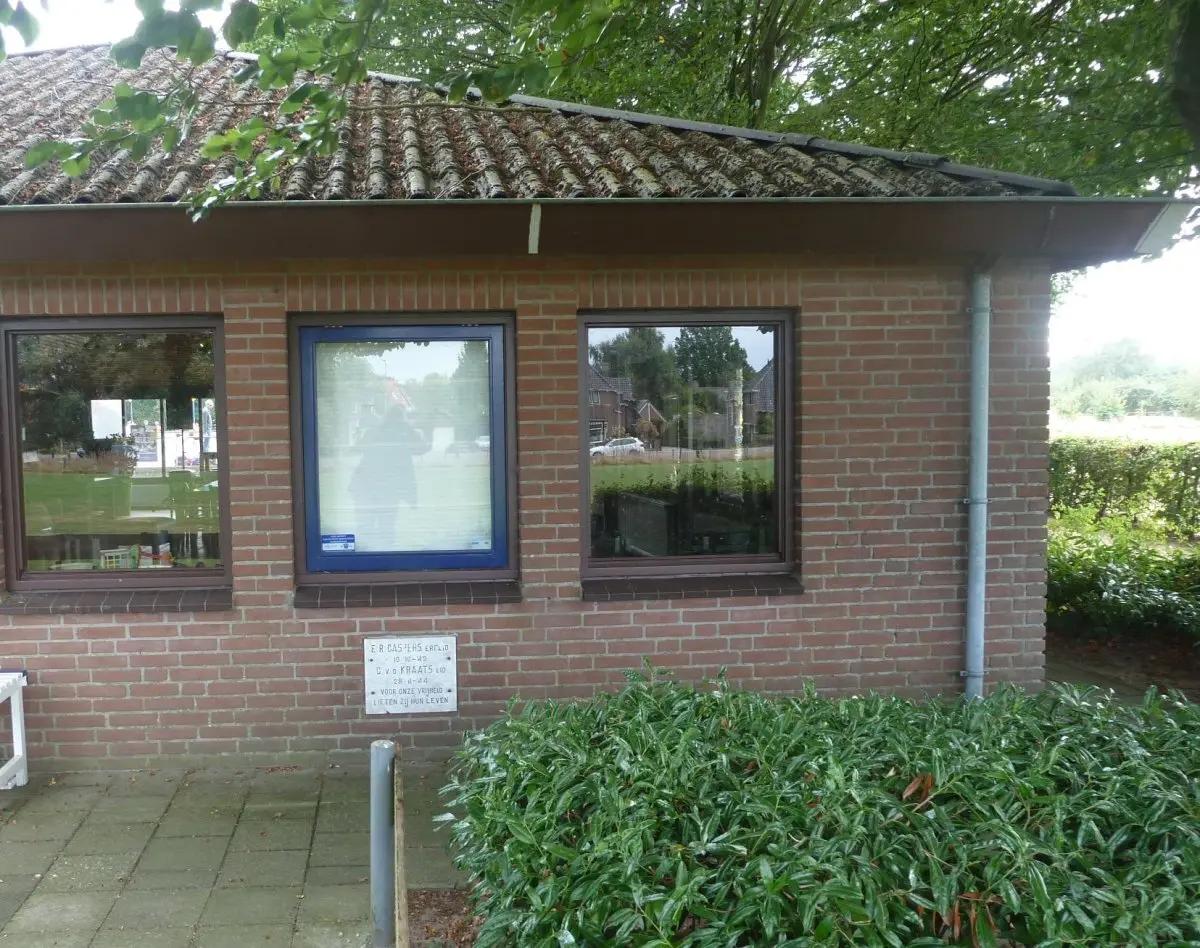 WA175 5 Gedenksteen in muur voormalige korfbalvereniging VADA jpg